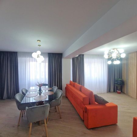 Ultracentral Luxury Apartament คูร์ตา เด อาร์เจช ภายนอก รูปภาพ