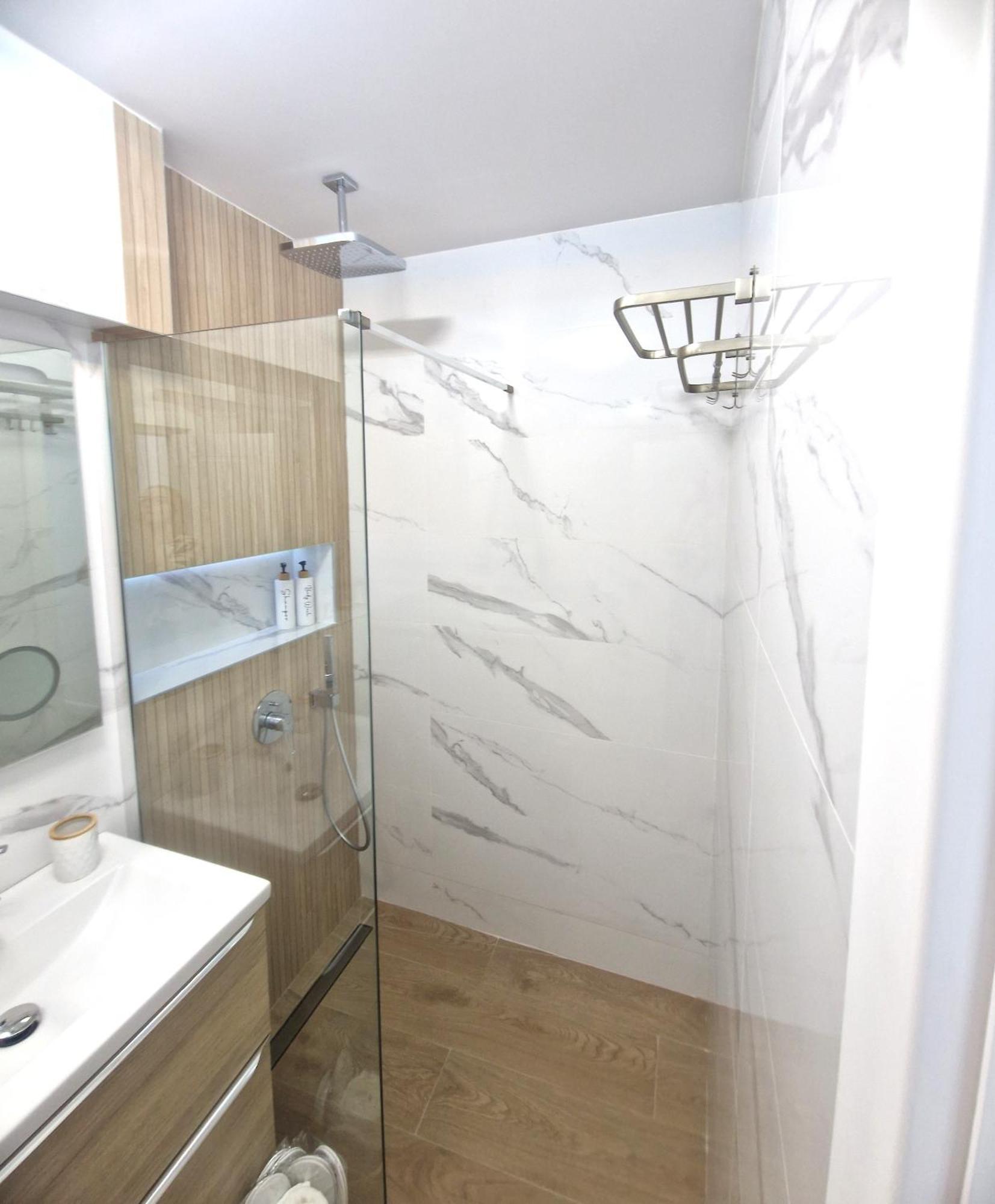 Ultracentral Luxury Apartament คูร์ตา เด อาร์เจช ภายนอก รูปภาพ