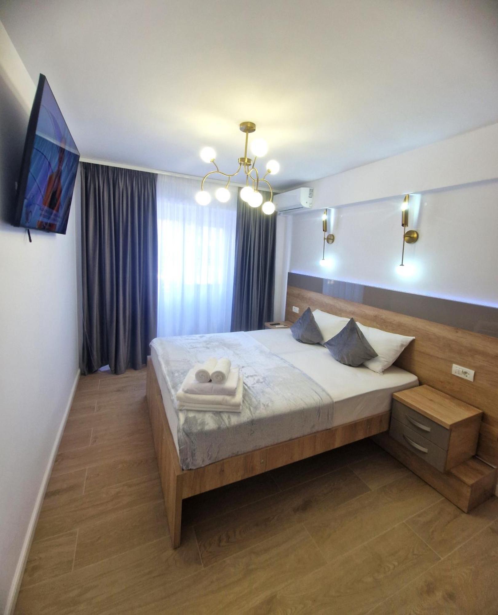 Ultracentral Luxury Apartament คูร์ตา เด อาร์เจช ภายนอก รูปภาพ