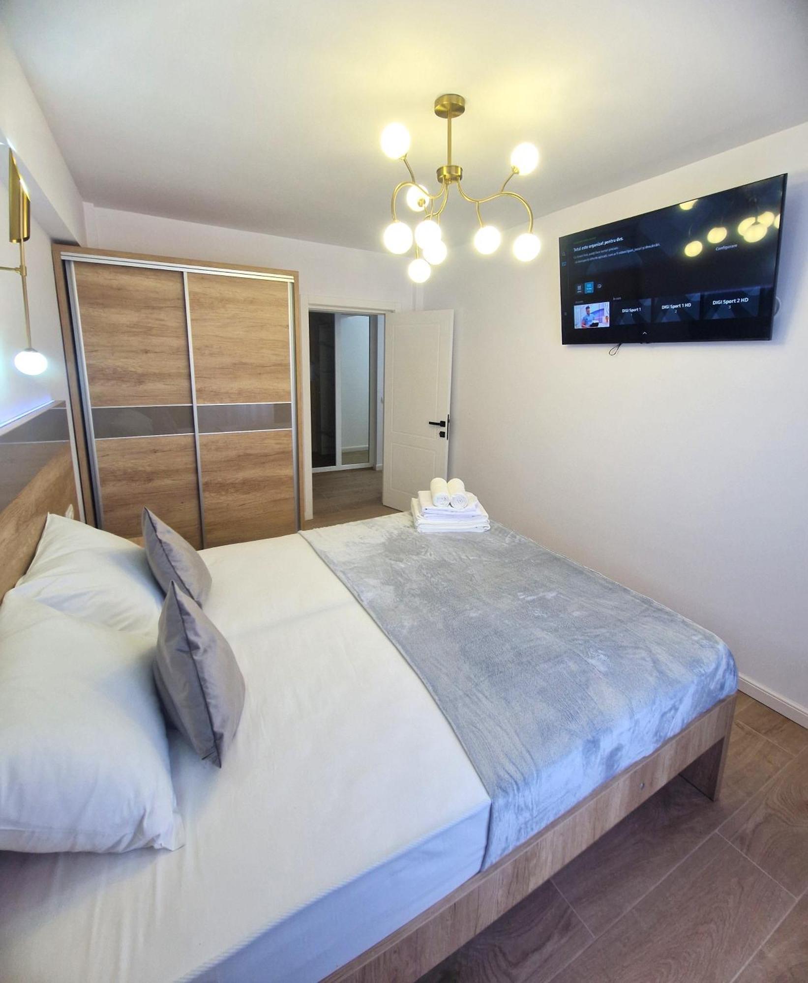 Ultracentral Luxury Apartament คูร์ตา เด อาร์เจช ภายนอก รูปภาพ