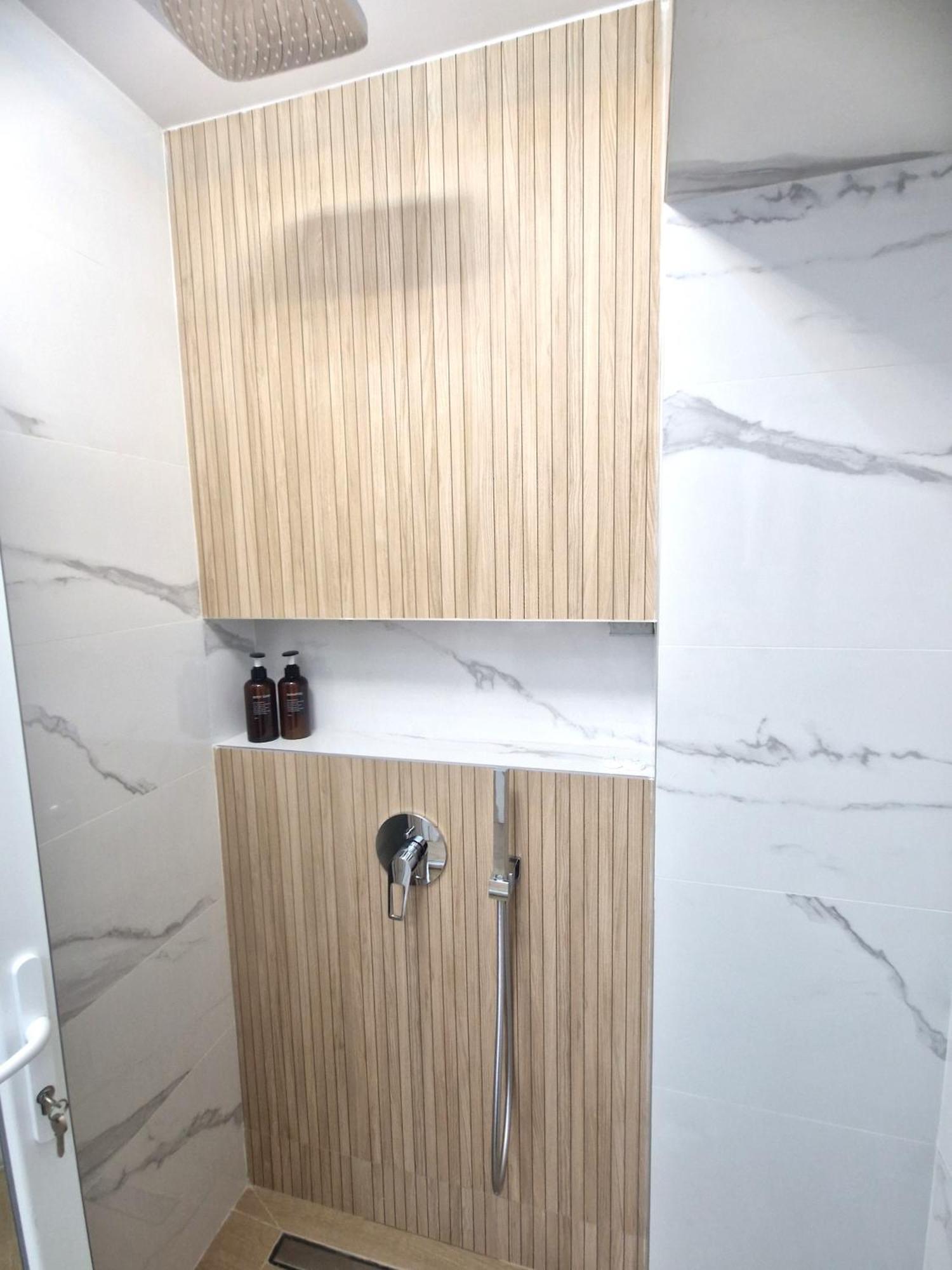Ultracentral Luxury Apartament คูร์ตา เด อาร์เจช ภายนอก รูปภาพ