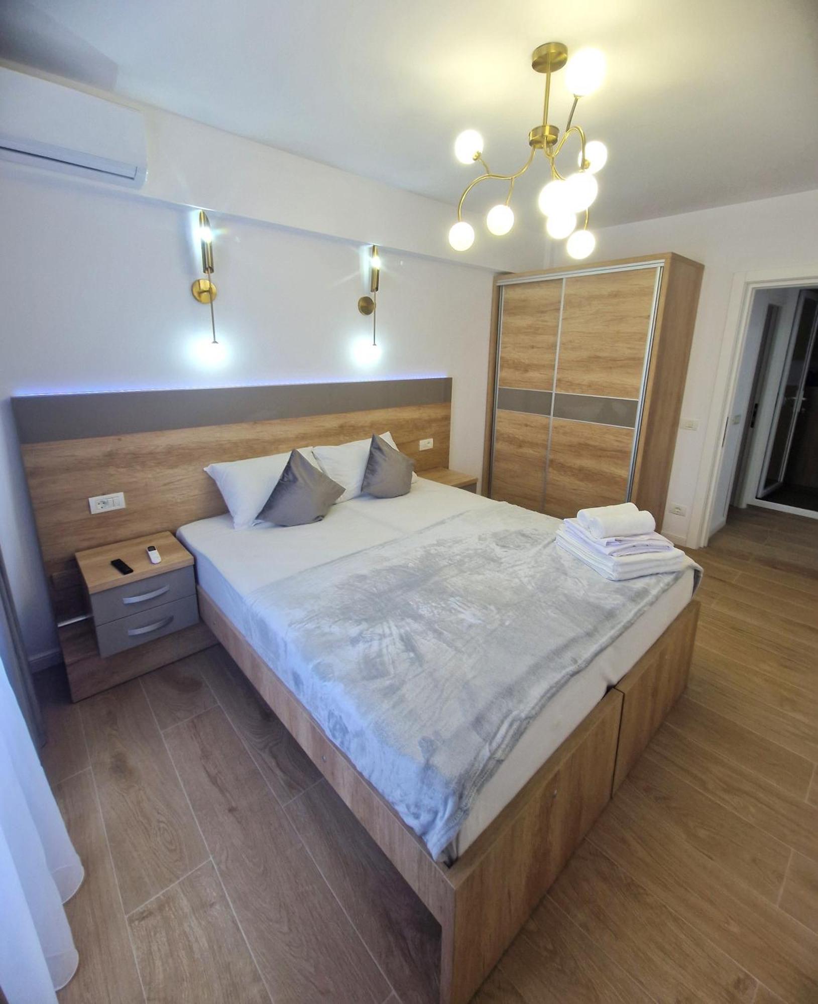 Ultracentral Luxury Apartament คูร์ตา เด อาร์เจช ภายนอก รูปภาพ
