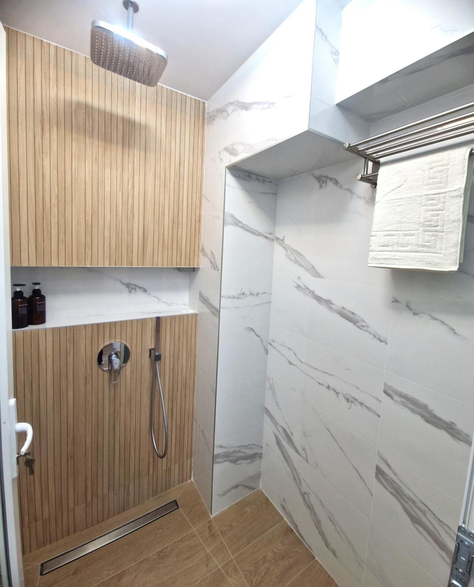 Ultracentral Luxury Apartament คูร์ตา เด อาร์เจช ภายนอก รูปภาพ