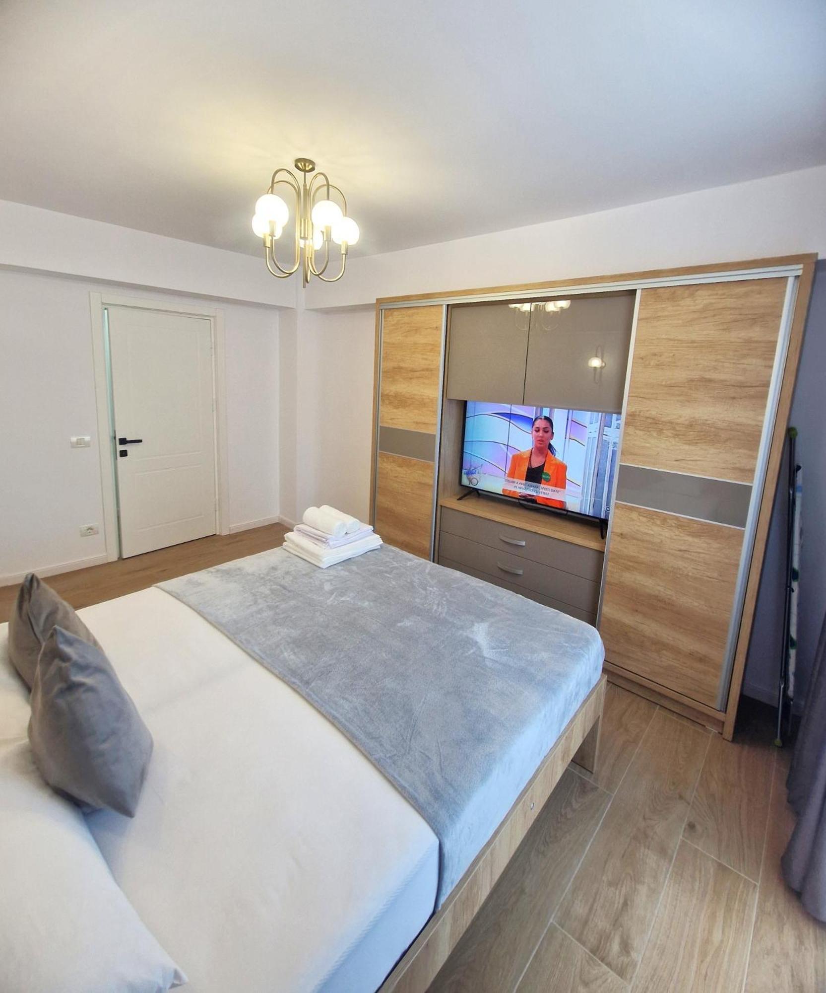 Ultracentral Luxury Apartament คูร์ตา เด อาร์เจช ภายนอก รูปภาพ